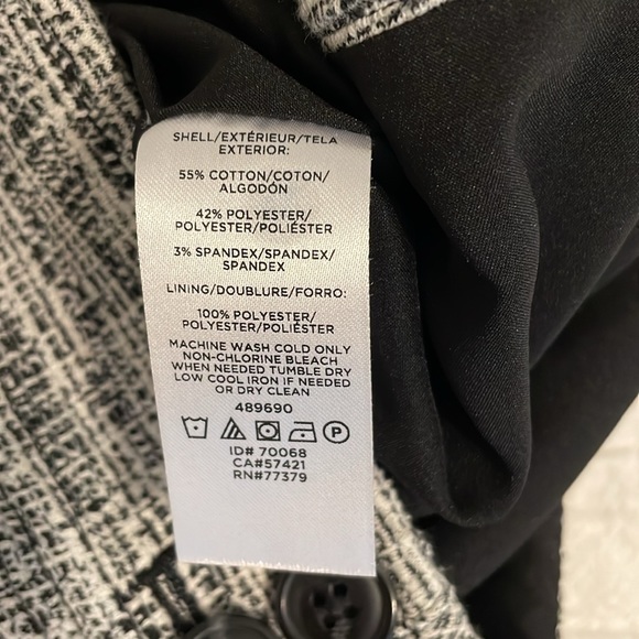 Ann Taylor pencil skirt, black/white pattern, back zip, front slit, sz 12 - Picture 6 of 6